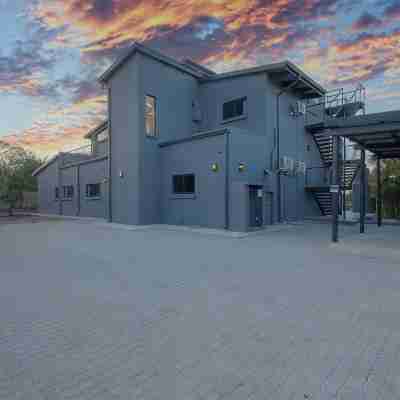Giraffe Oasis - Kruger Luxury Family Villa: 5-BRs WiFi & AC in Marloth Park Hotel Exterior