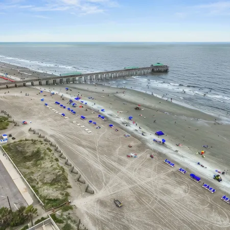 Charming 3-bedroom beachfront condo