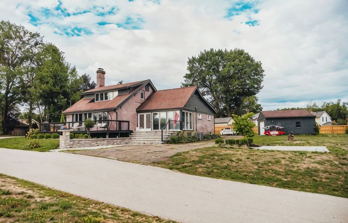 Luxury private Portage Lakes home lake access 3 bd Oasis Hottub pet friendly!