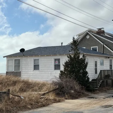 Direct LI sound waterfront cottage, one level living in Hawks Nest Beach