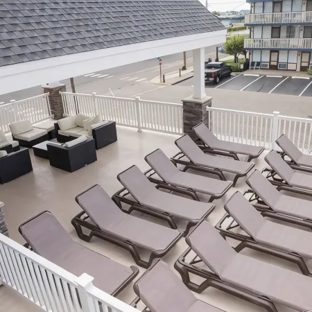 Escape to Paradise in Avalon – Beautiful Condo Just Steps from the Beach