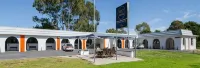 Rest Motels - parking