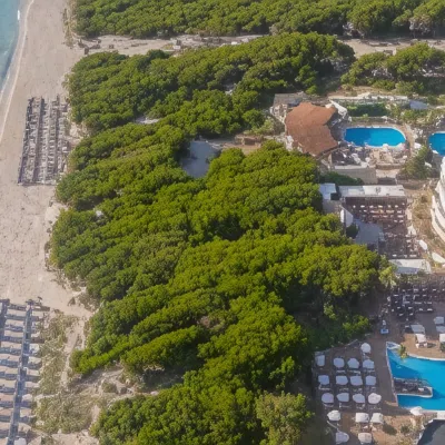 Iberostar Waves Ciudad Blanca Hotel berhampiran Pantai Alcudia