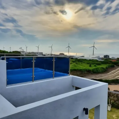 Jeju Nollgureum Pension Отели рядом с достопримечательностью «Парк бонсай «Энергичный Сад»»