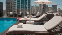 725 Continental Hotel - Pools