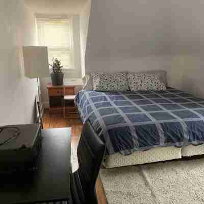 Attic Apartment in Leafy Roland Park Rooms