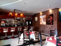Queens Hotel Angeles City - bar