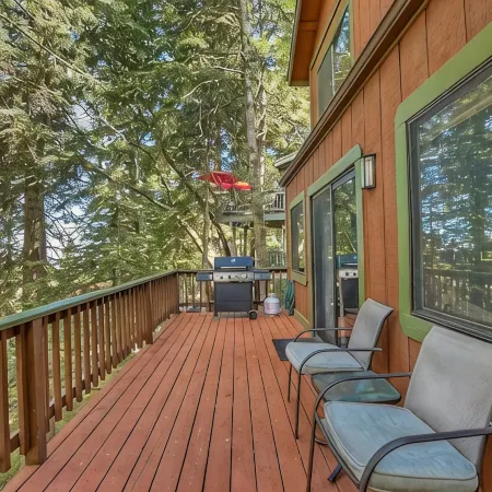 Lake Home in the Pines with a Dodger history