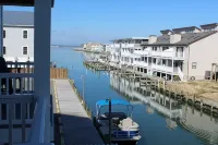 Brand New 3 BR, 3.5 Bath Waterfront Townhouse - 4-نجوم