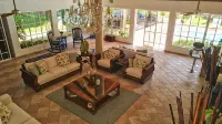 Luxury Villa w/ pool and jacuzzi! - 3 Sao