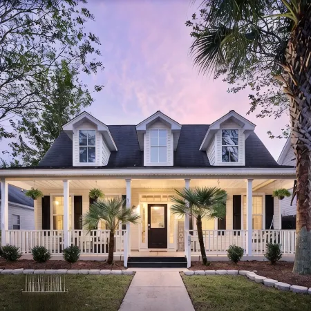 Old Town Bluffton's "The Yellow Cottage" with Golf Cart and Fenced-In Yard