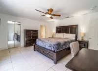 Grey Manor – Spacious 3Br/2BA Hallandale Home, Heated Pool & Smart Amenities - Wifi