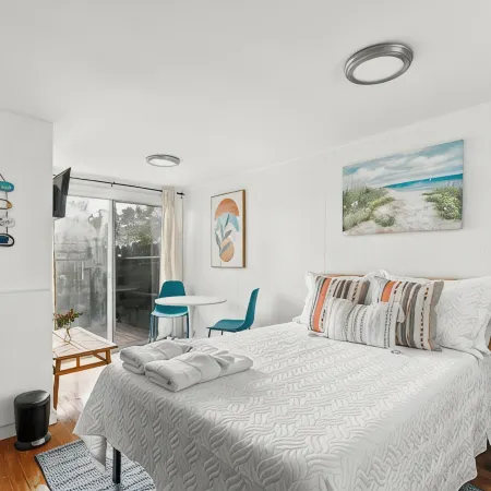 Charming Studio Dennis Port Getaway with WiFi and AC - Close to Beach!
