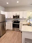 Good Vibes 2-Bedroom Apartment in Waukee - Central Location & Modern Comforts - Homestays