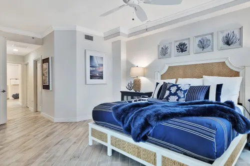 FEATURED ON TV  “MAKING WAVES” OCEANFRONT PENTHOUSE - 4 stjerner