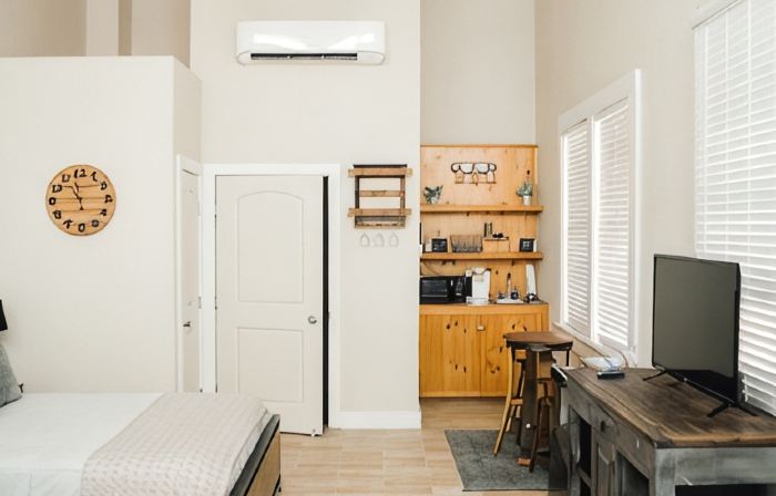 Quaint Suite in the heart of Mason