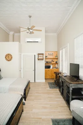 Quaint Suite in the heart of Mason