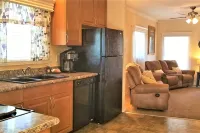 Downtown Alamosa 3 Bedroom 2 Bath Home - Wifi