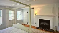 OLD TOWN CHARM.  Sleeps 4- 2 bedrooms - 2.5 baths - 3-Star