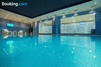 Golden Tulip Dammam Corniche Hotel - Pools