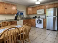 Lovely 3 bedroom house with Ping Pong Table and Patio - 2성급