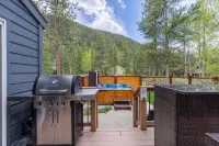 Keystone Ski Resort w/ Free Shuttle, Pet Friendly, Private Hot Tub, Pool Access! - Gym