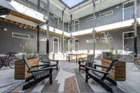 Super Walkable 2-bedroom w/ 5-Star Finishes! - 3-Sterne