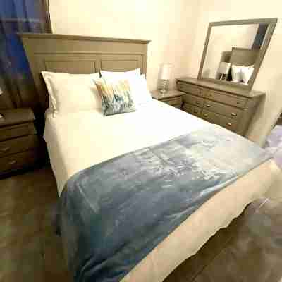 Glorious Suite near Downtown with washer/dryer Rooms