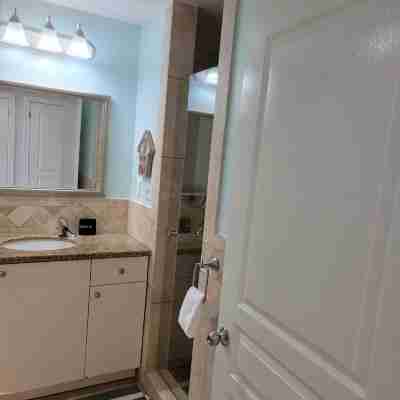 "Soleil"- Updated Luxury Studio- Turtle Cove- Stunning Carribean Views Rooms
