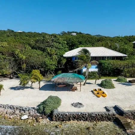 Coral Beach Retreat – Private Beachfront Escape Hotel a First Bight