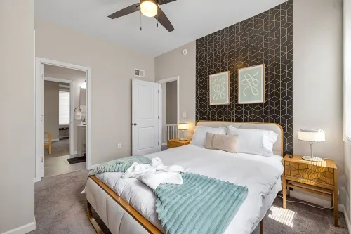 Modern 3Br, 2BA Home: 2 King Beds, Off Street Parking; Near Downtown Pittsburgh - บังกะโล