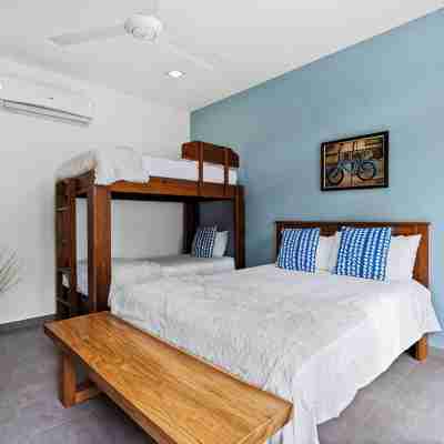Charming 4-bedroom house with Private pool, Walking distance to the beach. Rooms