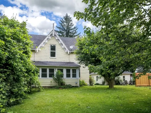 Main Street Family Retreat, Walking Distance to Beach & Downtown. Pet Friendly! - Wifi