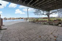 Luxury waterfront home with breathtaking views in Barrington - 4 estrellas