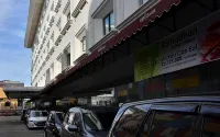 Emilia Hotel by Amazing - Palembang - Parkplatz