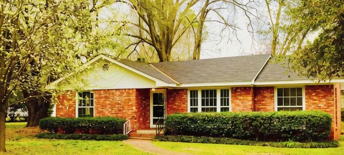 Gorgeous Garden District Cottage Hotels in Monroe