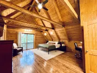 New Listing! Lakefront Cabin | Lake Norman | Sleeps 10 | Large Deck | Kayaks! - Balkoner
