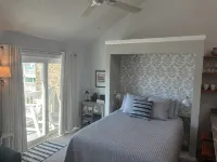 Charming studio in lovely Emerald Isle with beach access - balcony