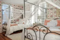 Your Charming 4BR Retreat Home Minutes from Casino Excitement! - 4-Star