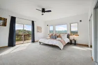 Mountain Home: Hot Tub, Views, Chef's Kitchen, Pet-Friendly. Unforgettable Stay! - 3 stjerner