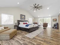 Lakefront Luxury! Direct Water Access, Spa, Fire Pit & Boat Launch-Sleeps 17 - 4-Star