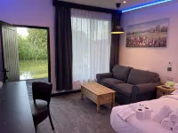 The Waterfront Lodges - Homestays