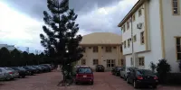 Kim Royals Hotel and Suites - موقف سيارات