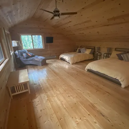 Quiet Sports Oasis-Wooded & Private