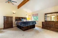 Private Mt Baker View, Hot tub, WIFI sleeps 12 - Alphydda