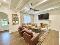 Cottage by the Square - 4-Star