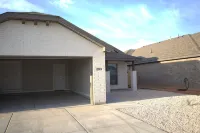 Brand new quiet cozy  furnished home in odessa Midland with TV in each room. - 民泊