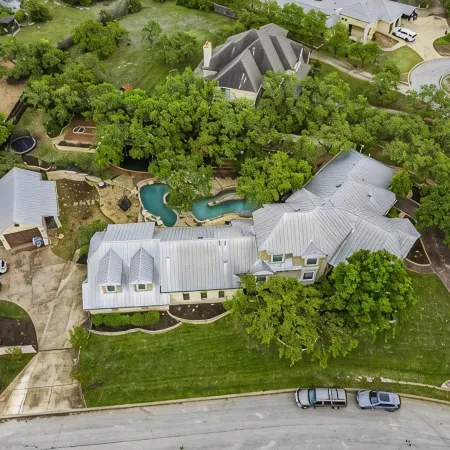 Luxury Family Getaway, Pools, Hot Tub, Playground & Sleeps Upto 18