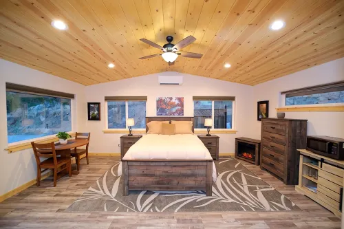 Ash Mountain Suite 1 mile to Sequoia Natl Park! - Wi-Fi