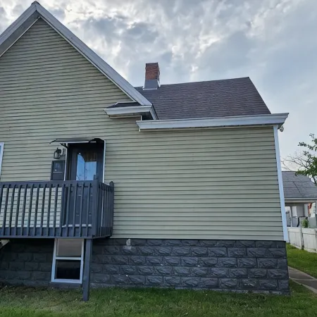 Charming 2-bedroom house with WiFi, AC in cool Escanaba